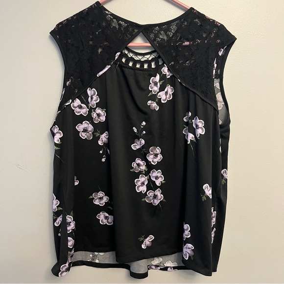 ⭐️3/15⭐️Ricki’s XXL black floral top - Picture 5 of 8